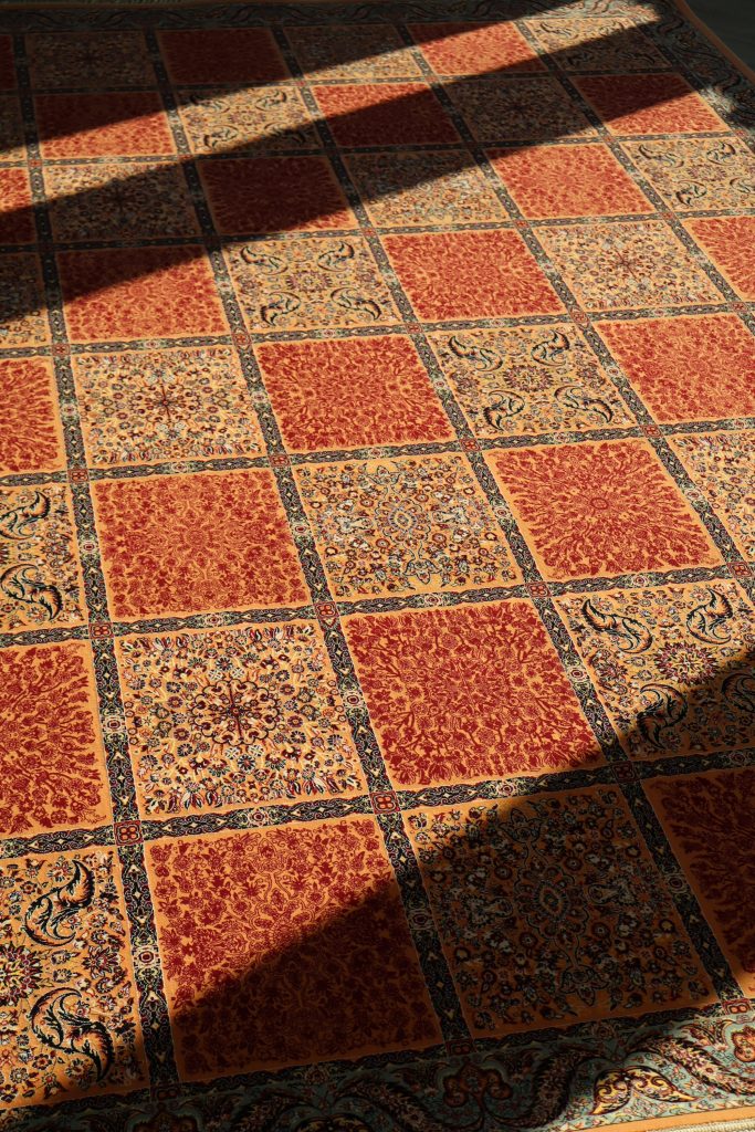 Roya-vloerkleed in zon en schaduw